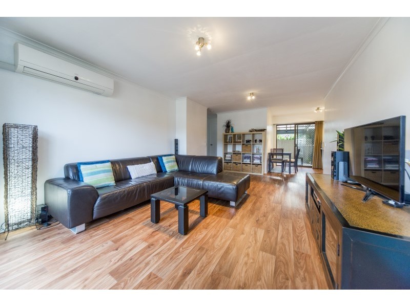 1/15 Stephenson Street, Labrador QLD 4215
