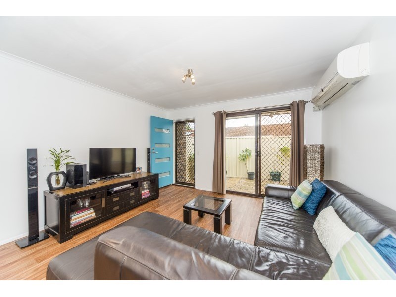 1/15 Stephenson Street, Labrador QLD 4215