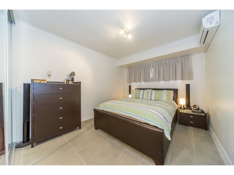 1/15 Stephenson Street, Labrador QLD 4215