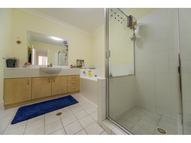 2/53 Gordon Street, Labrador QLD 4215
