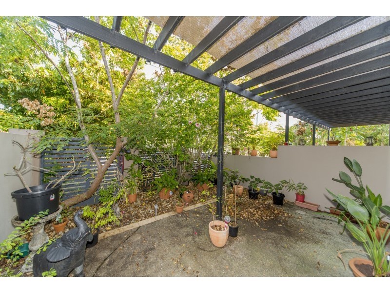 2/53 Gordon Street, Labrador QLD 4215