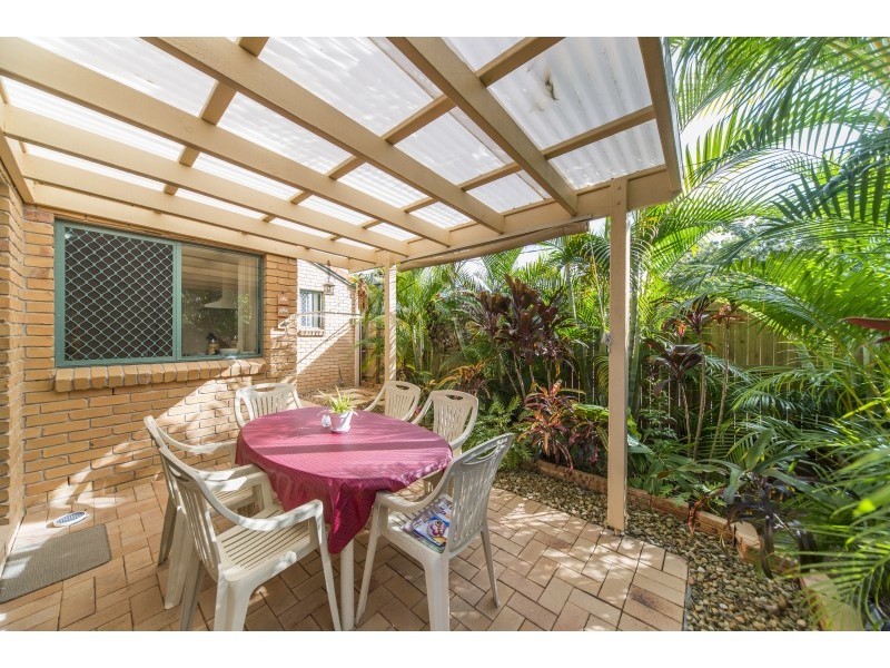 2/15 Gordon Street, Labrador QLD 4215