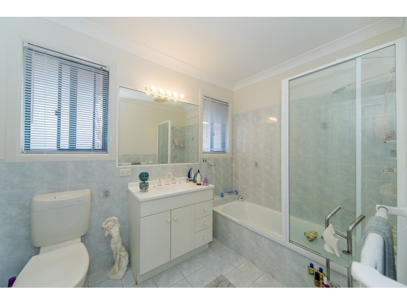 2/15 Gordon Street, Labrador QLD 4215