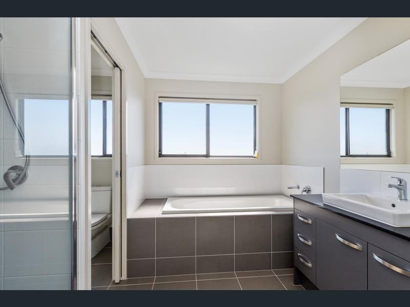 31 Seawest Street, Yarrabilba QLD 4207