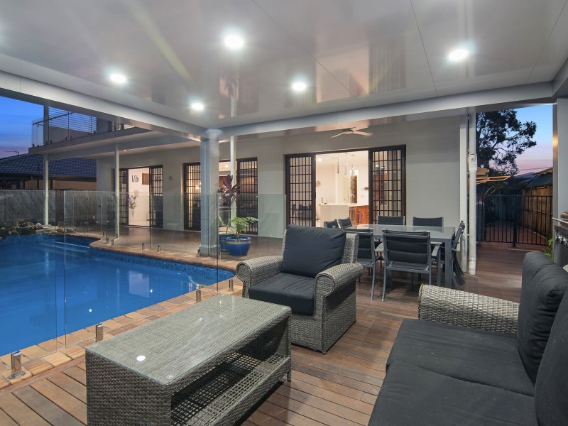 8 Anchorage Way, Biggera Waters QLD 4216
