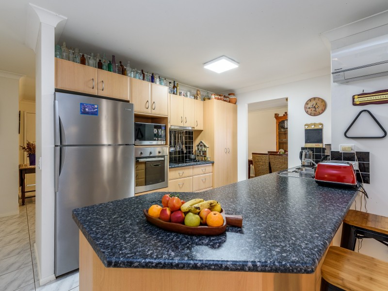 8 Yarraglen Place, Parkwood QLD 4214