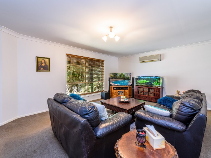8 Yarraglen Place, Parkwood QLD 4214
