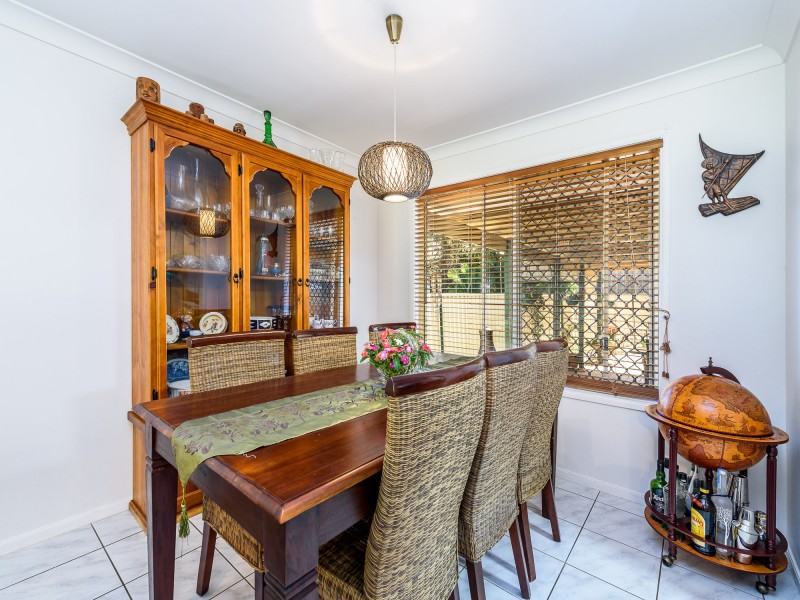 8 Yarraglen Place, Parkwood QLD 4214