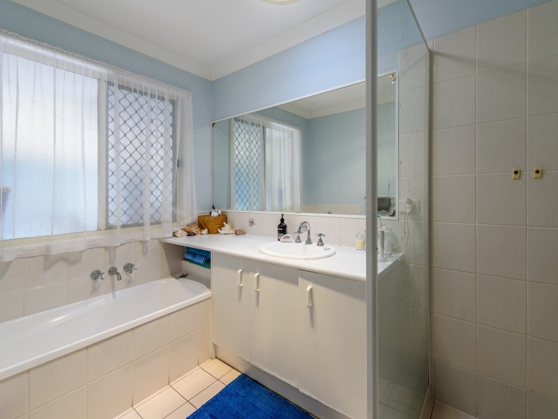 8 Yarraglen Place, Parkwood QLD 4214