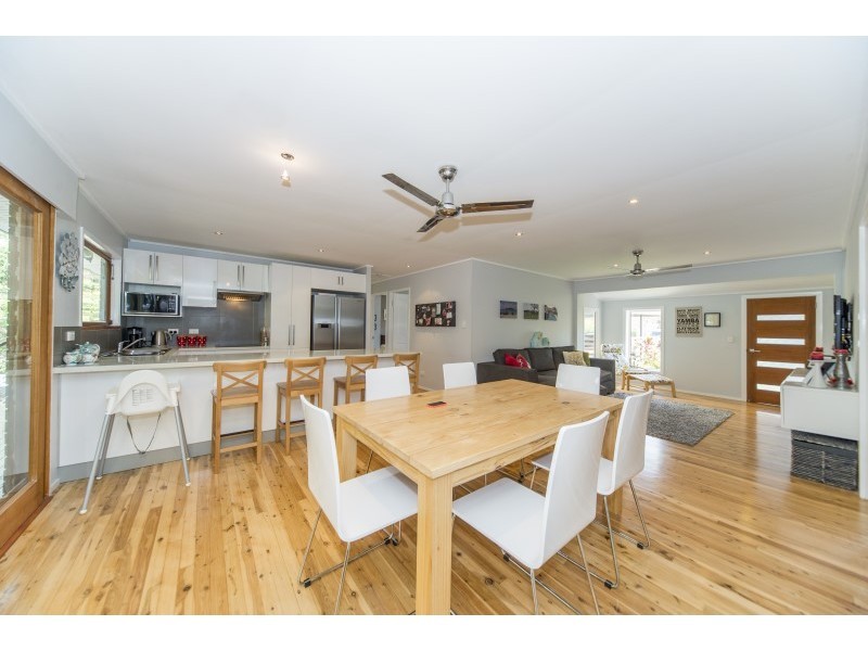 27 Bloodwood Crescent, Molendinar QLD 4214