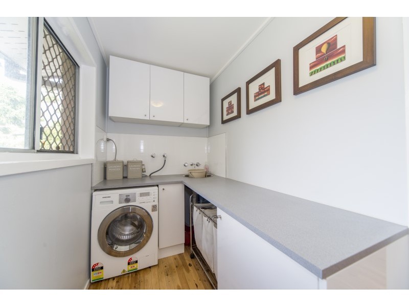 27 Bloodwood Crescent, Molendinar QLD 4214