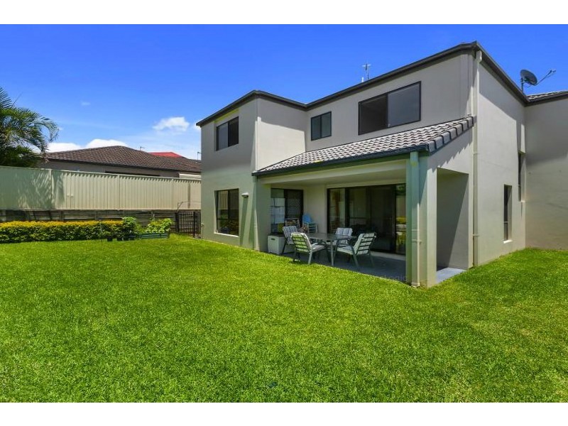 8 Katie Court, Arundel QLD 4214