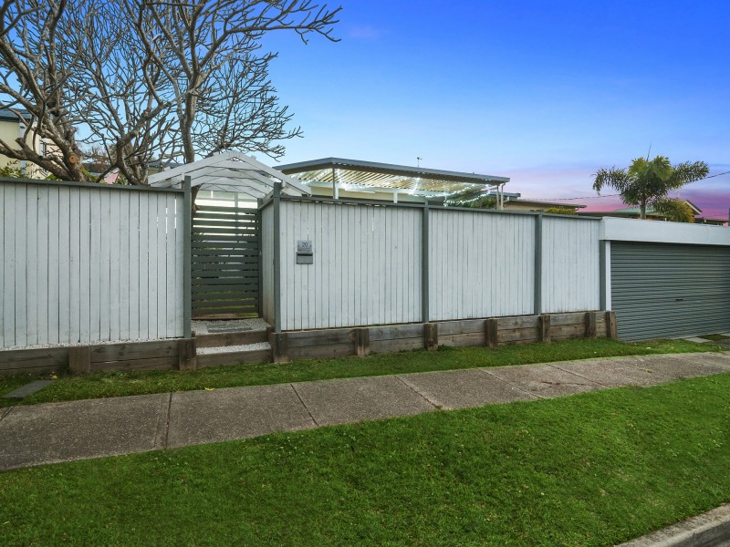 20 Saltash Street, Labrador QLD 4215