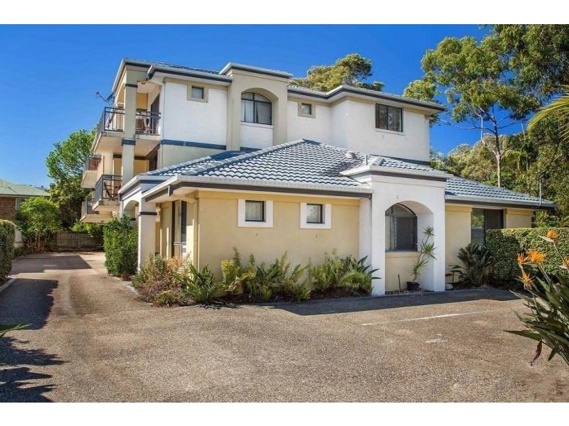 2/129 Muir Street, Labrador QLD 4215