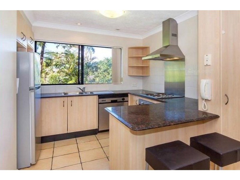 2/129 Muir Street, Labrador QLD 4215