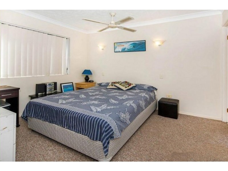 2/129 Muir Street, Labrador QLD 4215