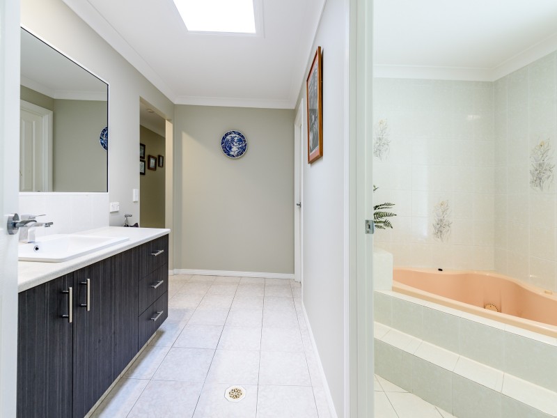 14 Pearson Close, Arundel QLD 4214