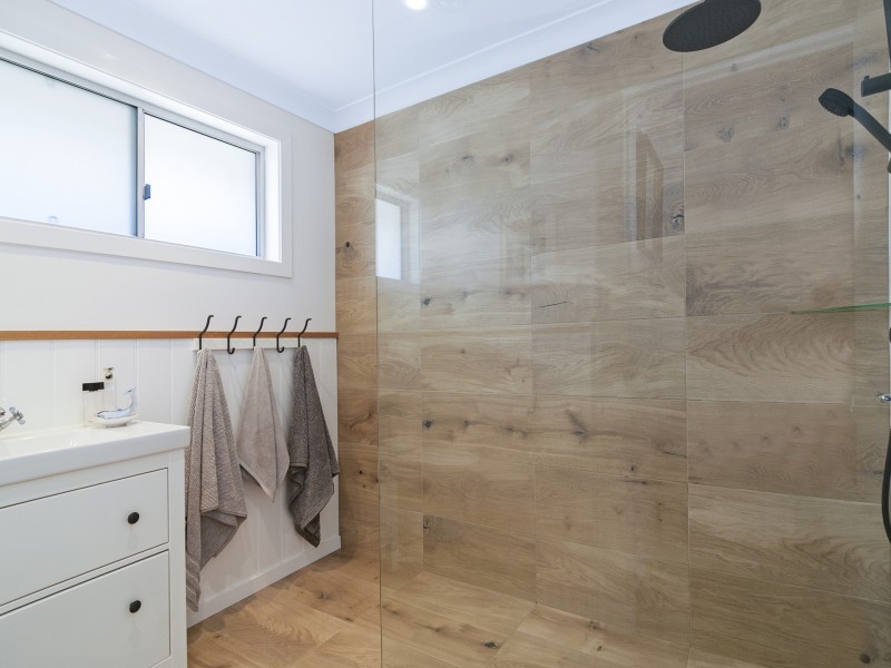 11 Swallow Avenue, Paradise Point QLD 4216