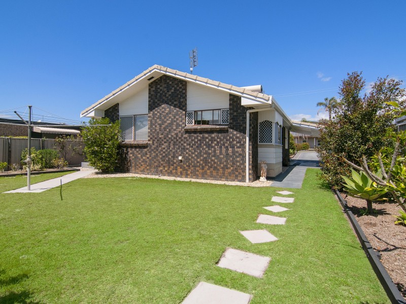 11 Swallow Avenue, Paradise Point QLD 4216