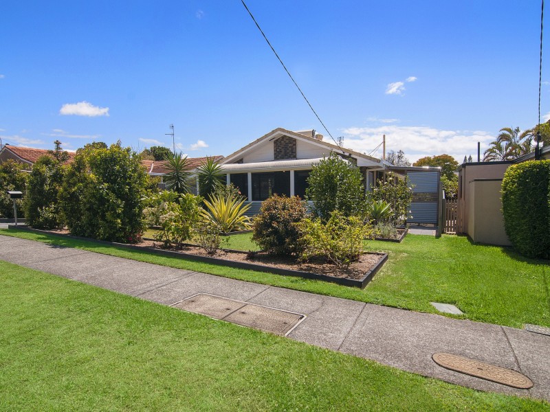 11 Swallow Avenue, Paradise Point QLD 4216