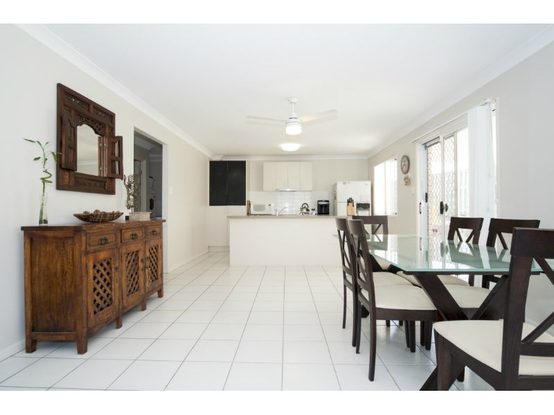 4 Taske Rise, Pacific Pines QLD 4211