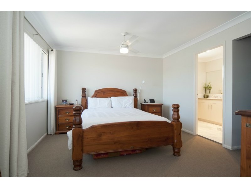 4 Taske Rise, Pacific Pines QLD 4211