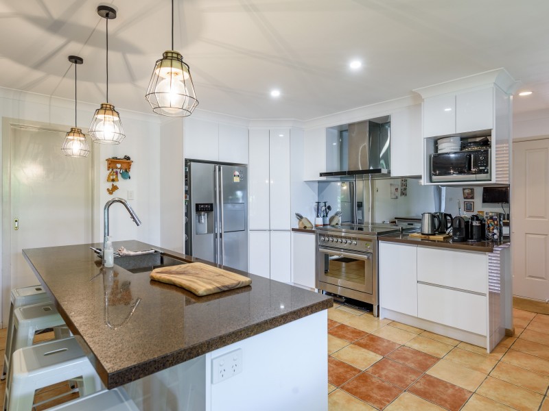 11 Maui Crescent, Oxenford QLD 4210