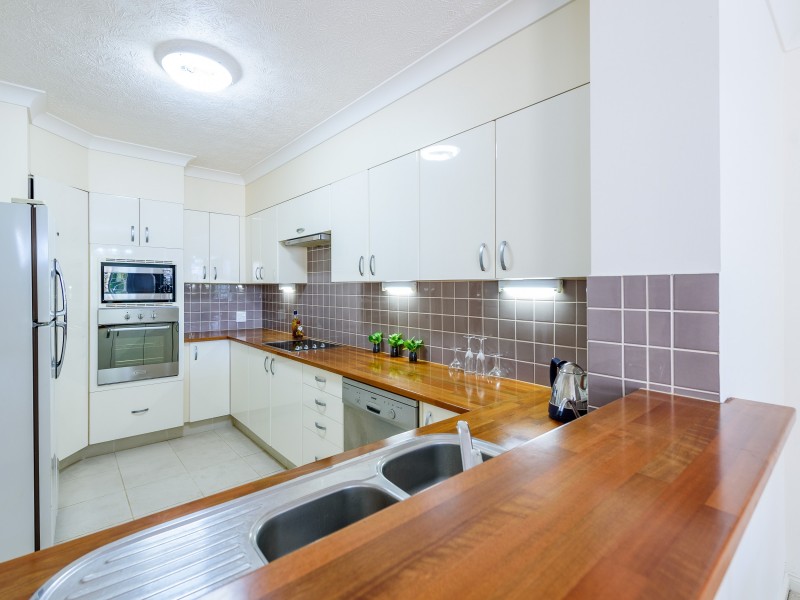 2/41a Broadwater Street, Runaway Bay QLD 4216