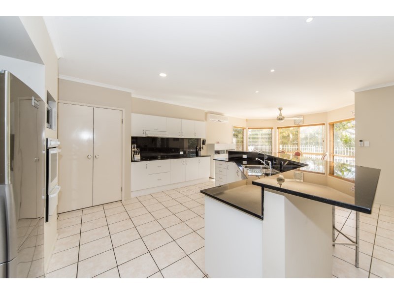 4 Bernard Court, Arundel QLD 4214