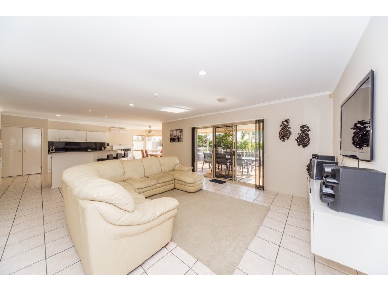 4 Bernard Court, Arundel QLD 4214