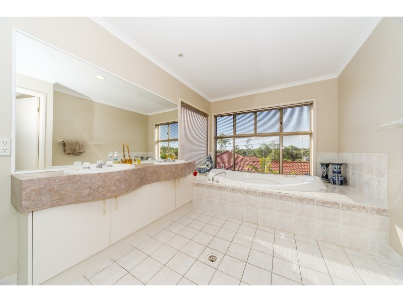 4 Bernard Court, Arundel QLD 4214