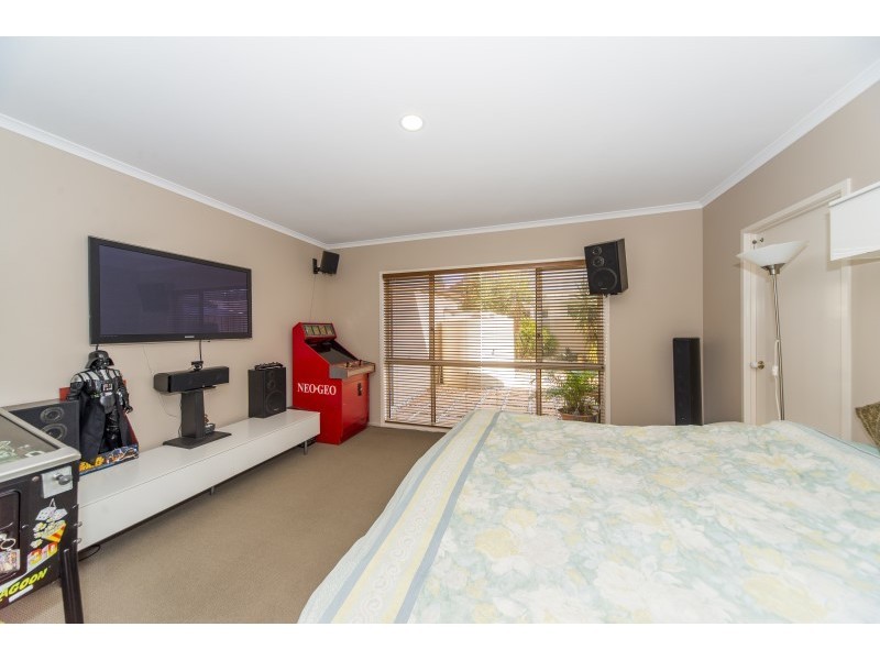 4 Bernard Court, Arundel QLD 4214
