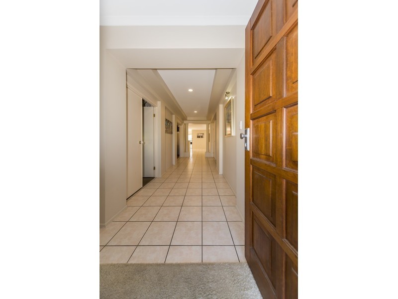 4 Bernard Court, Arundel QLD 4214