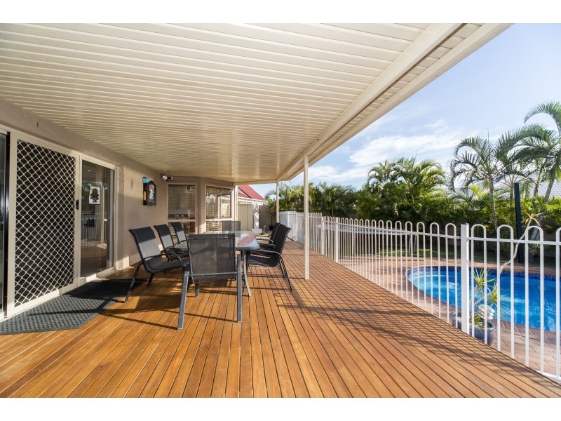 4 Bernard Court, Arundel QLD 4214