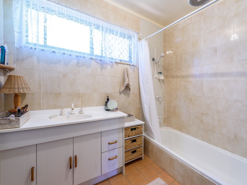 100 Robert Street, Labrador QLD 4215