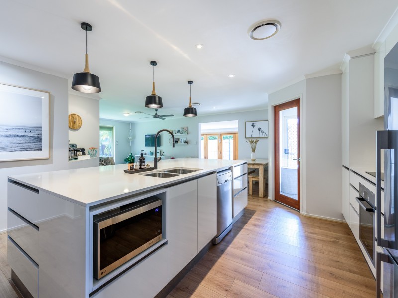 16 Rosswood Court, Helensvale QLD 4212