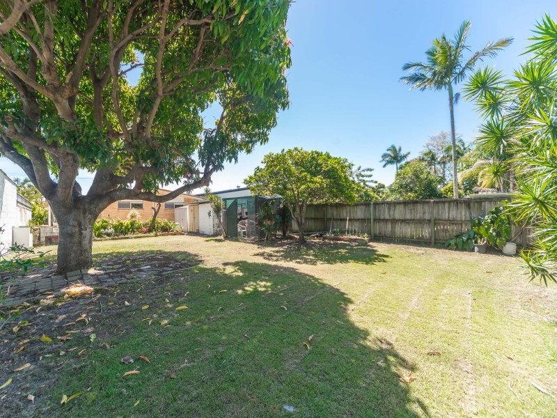 33 Mungera Street, Runaway Bay QLD 4216