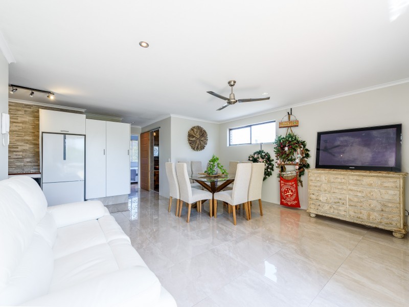 8/61 Frank Street, Labrador QLD 4215