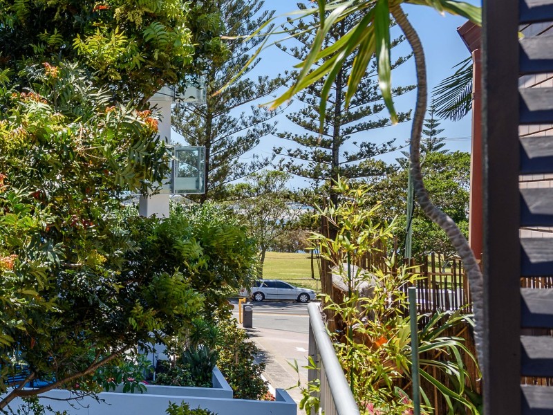 8/61 Frank Street, Labrador QLD 4215