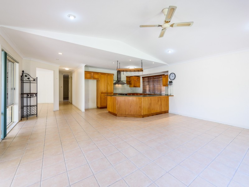 8 Henry Cotton Drive, Parkwood QLD 4214