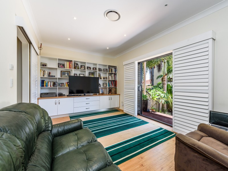 2/21 Abalone Avenue, Paradise Point QLD 4216