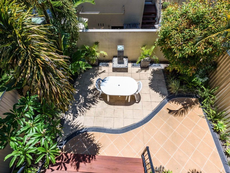 2/21 Abalone Avenue, Paradise Point QLD 4216