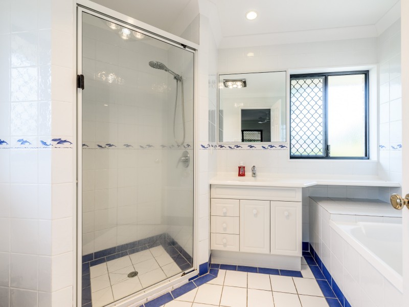 5 Maui Crescent, Oxenford QLD 4210