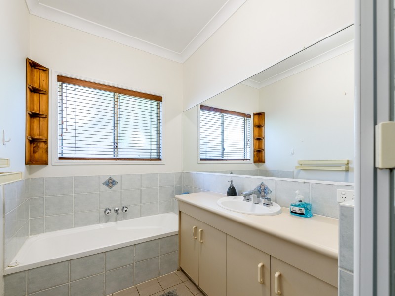 8 Siggies Place, Upper Coomera QLD 4209