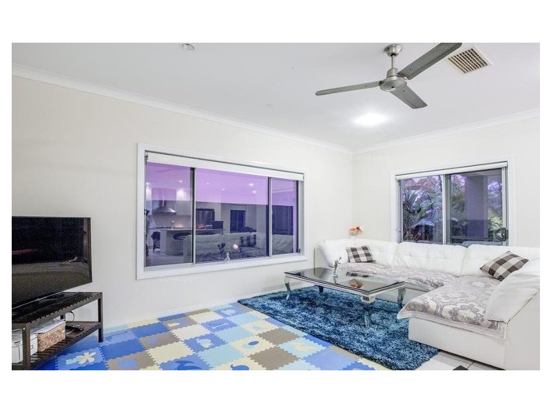 7 Zane Street, Molendinar QLD 4214