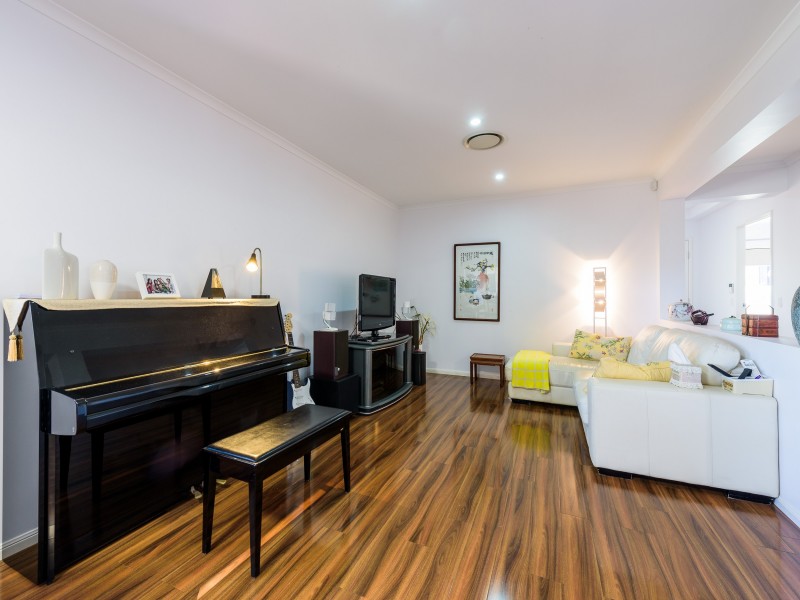 51 Hawkesbury Avenue, Pacific Pines QLD 4211