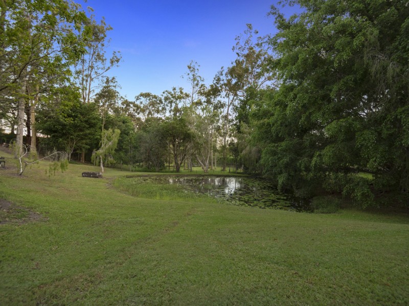 8 Paperbark Court, Parkwood QLD 4214