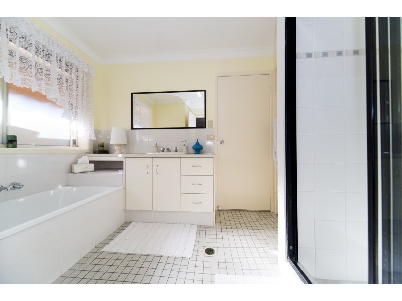 1/4 Becca Court, Arundel QLD 4214