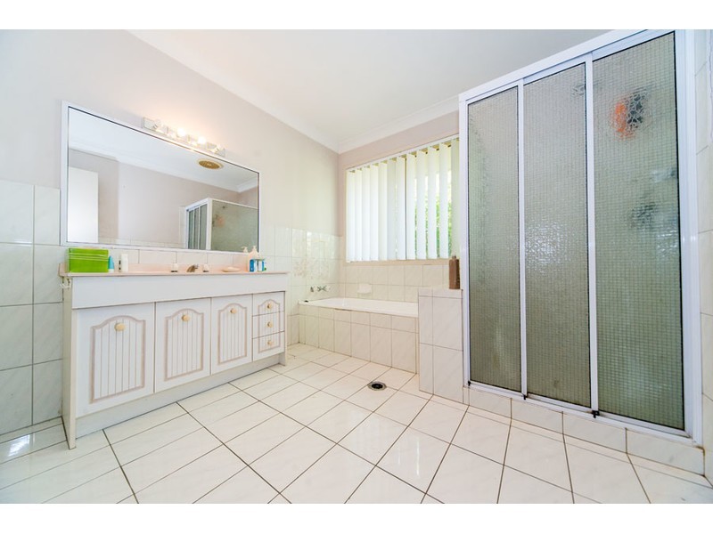 26 Crenshaw Court, Parkwood QLD 4214