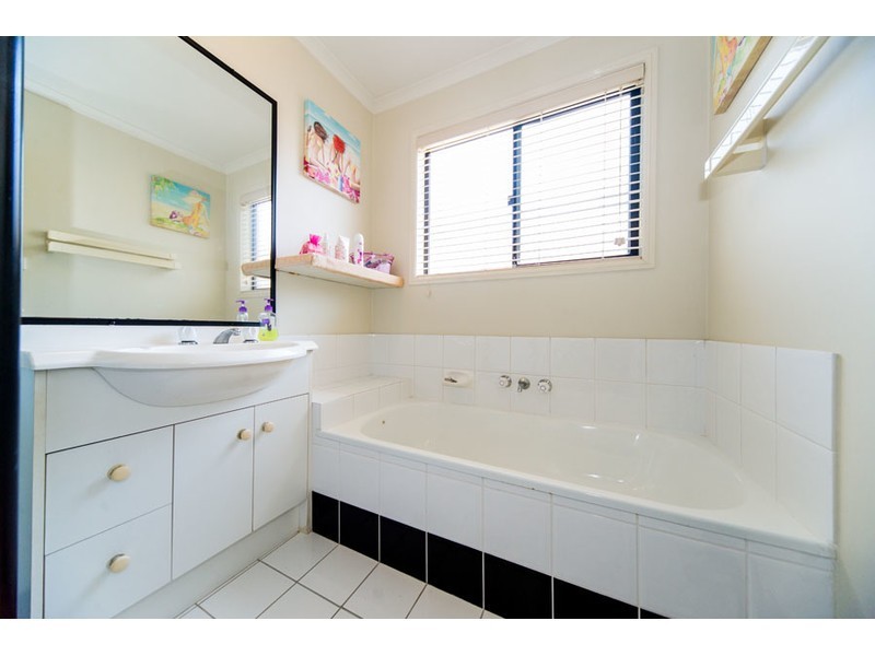 16 Drysdale Lane, Parkwood QLD 4214